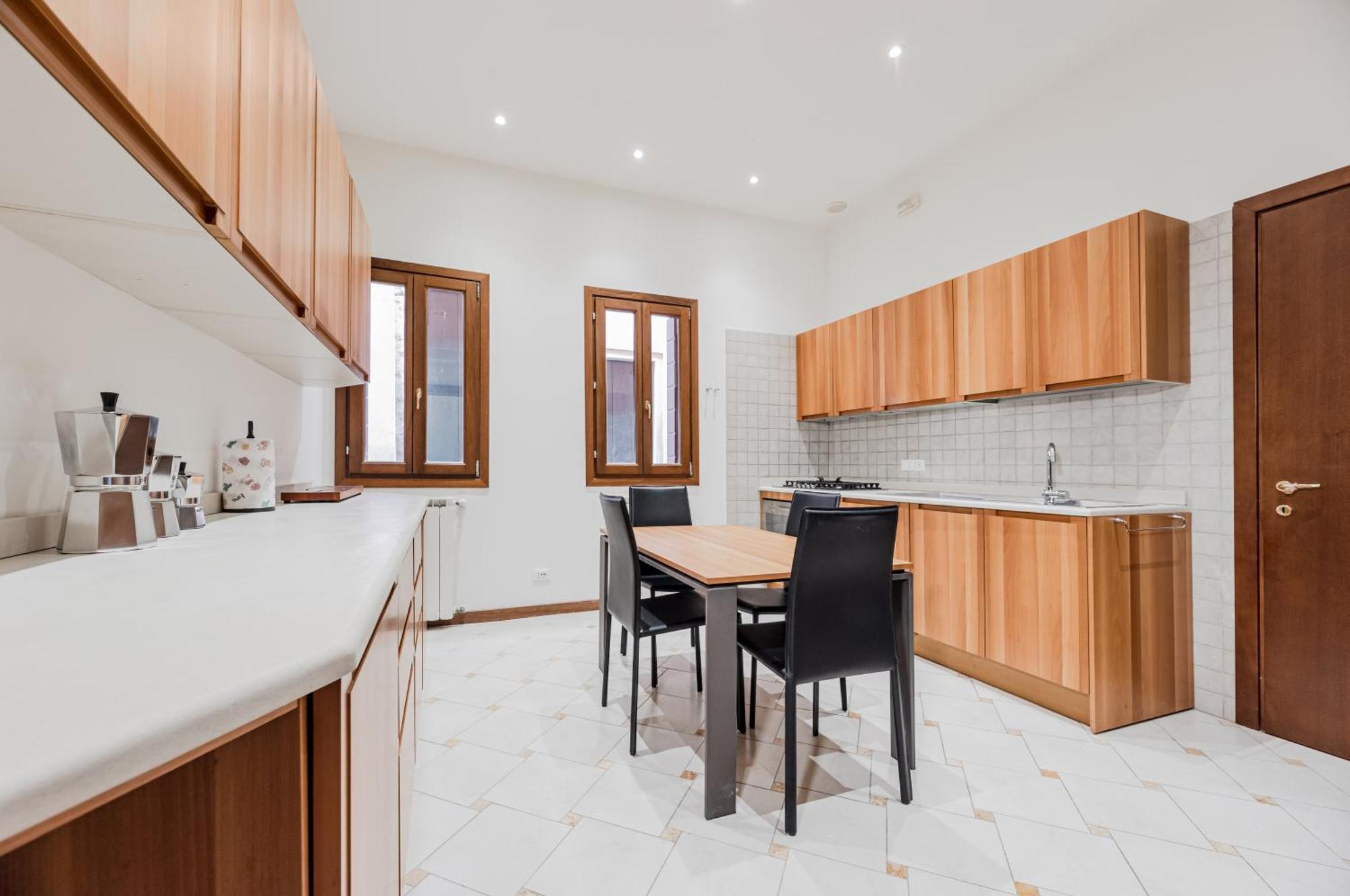 Apartamento Elegant 7 Minutes From Piazza San Marco! *